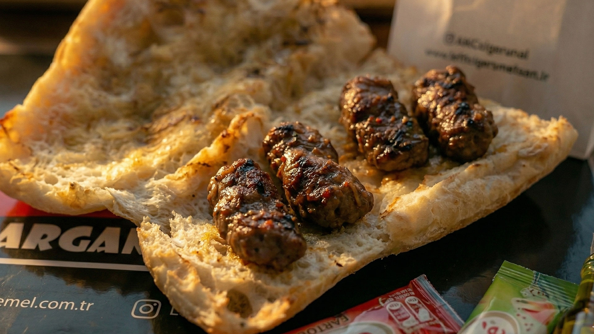 Ekmek Arası Köfte - Klasik tadın yeni nesil hali